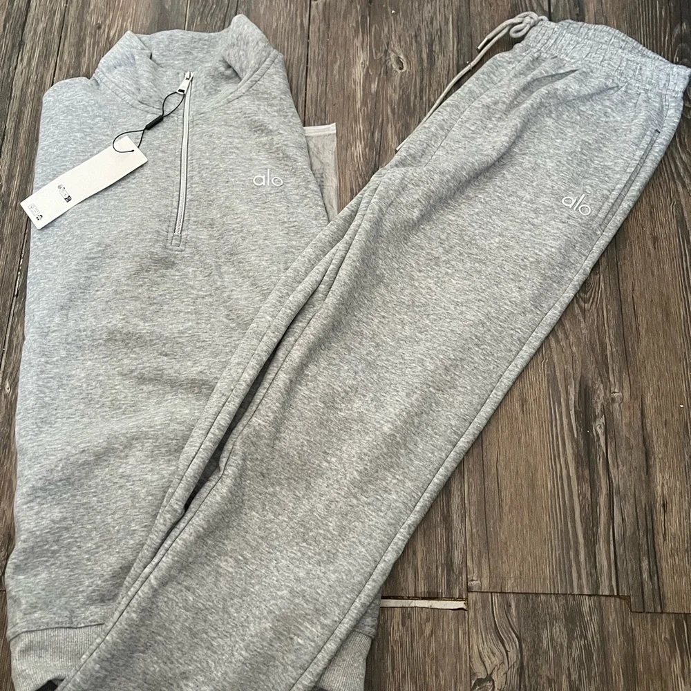 Alo Yoga Gray Men’s Quarter Zip Set Size Medium